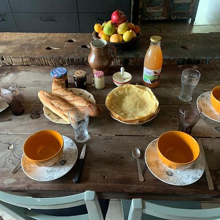 Au Joyeux Lureau Acomodação com café da manhã Touquin Exterior foto